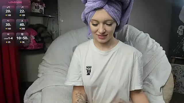 foxy blond online show from 02.25.25