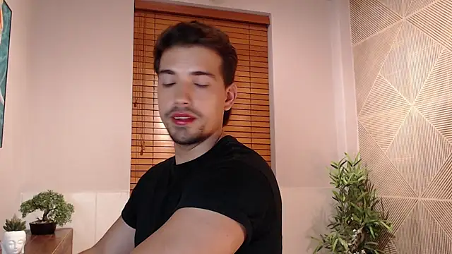 Snapshot of Ian_Daviz chatting on 02.08.25 Ian Daviz online show from 02.08.25