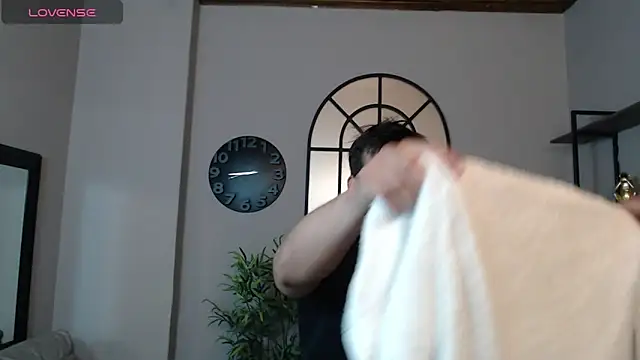 Snapshot of Ian_Daviz chatting on 02.19.25 Ian Daviz online show from 02.19.25