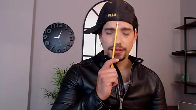 Snapshot of Ian_Daviz chatting on 02.20.25 Ian Daviz online show from 02.20.25