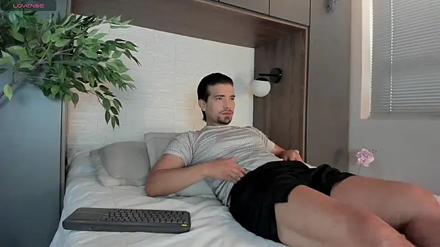 Snapshot of Ian_Daviz chatting on 02.24.25 Ian Daviz online show from 02.24.25