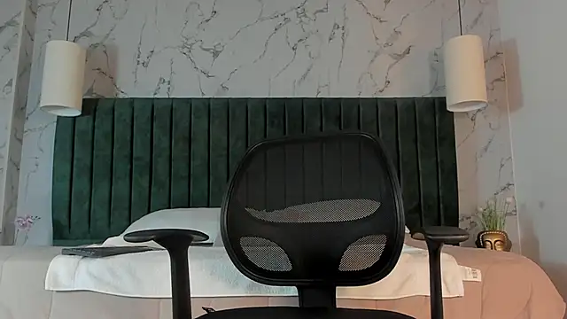 Snapshot of Ian_Daviz chatting on 03.21.25 Ian Daviz online show from 03.21.25