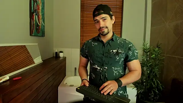 Snapshot of Ian_Daviz chatting on 10.15.25 Ian Daviz online show from 10.15.25