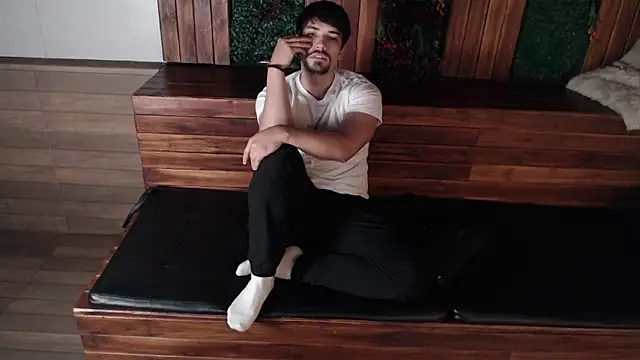 Snapshot of Ian_Daviz chatting on 10.31.25 Ian Daviz online show from 10.31.25