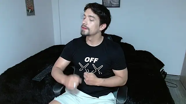 Snapshot of Ian_Daviz chatting on 11.11.25 Ian Daviz online show from 11.11.25