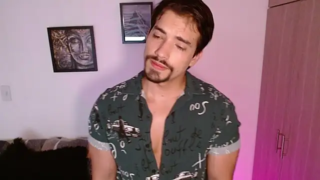 Snapshot of Ian_Daviz chatting on 11.25.25 Ian Daviz online show from 11.25.25