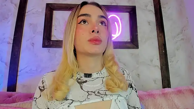 Snapshot of Lucy_Vega chatting on 01.04.25 Lucy Vega online show from 01.04.25