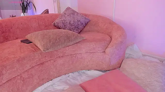 Snapshot of Lucy_Vega chatting on 11.28.25 Lucy Vega online show from 11.28.25