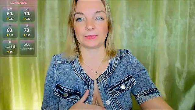 Snapshot of Regina__blue chatting on 12.05.24 Regina blue online show from 12.05.24