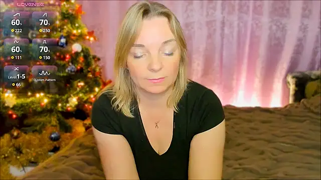 Snapshot of Regina__blue chatting on 12.19.24 Regina blue online show from 12.19.24