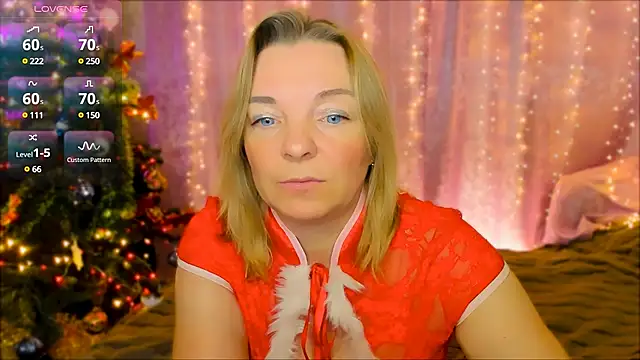 Snapshot of Regina__blue chatting on 12.25.24 Regina blue online show from 12.25.24