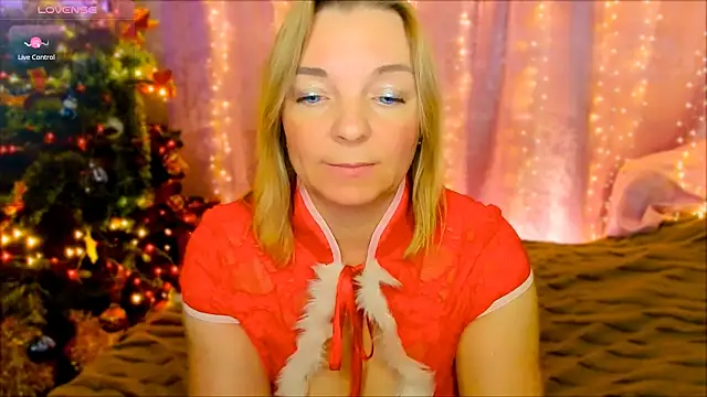 Snapshot of Regina__blue chatting on 12.25.24 Regina blue online show from 12.25.24