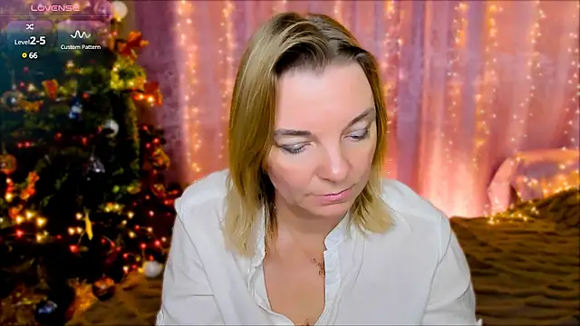 Snapshot of Regina__blue chatting on 12.26.24 Regina blue online show from 12.26.24