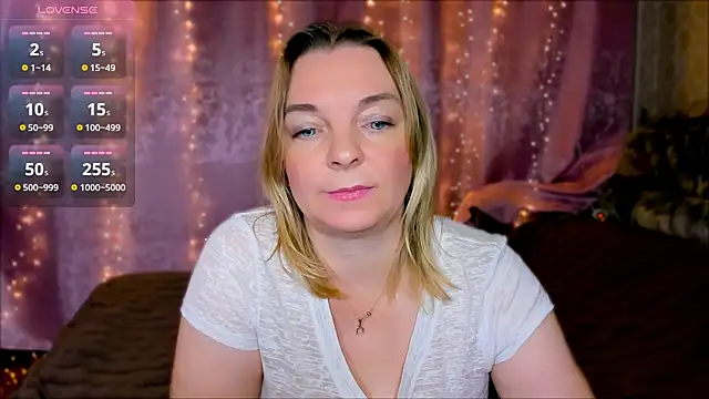 Snapshot of Regina__blue chatting on 01.14.25 Regina blue online show from 01.14.25