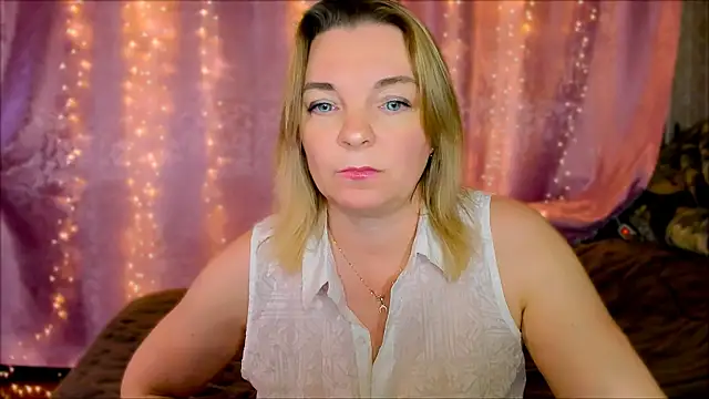 Snapshot of Regina__blue chatting on 01.15.25 Regina blue online show from 01.15.25