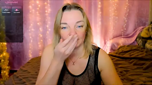 Snapshot of Regina__blue chatting on 01.24.25 Regina blue online show from 01.24.25