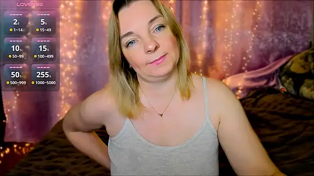 Snapshot of Regina__blue chatting on 01.27.25 Regina blue online show from 01.27.25