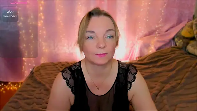 Snapshot of Regina__blue chatting on 02.01.25 Regina blue online show from 02.01.25