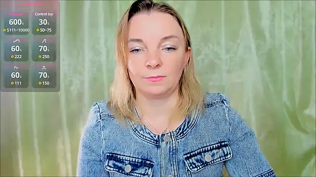 Snapshot of Regina__blue chatting on 02.10.25 Regina blue online show from 02.10.25