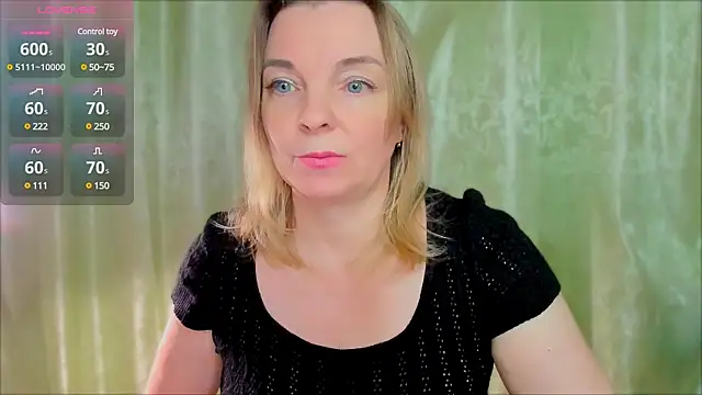 Snapshot of Regina__blue chatting on 02.17.25 Regina blue online show from 02.17.25