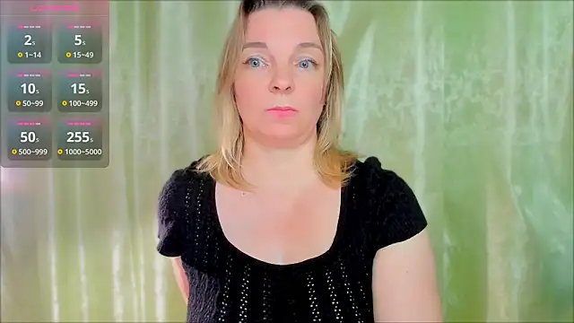 Snapshot of Regina__blue chatting on 02.17.25 Regina blue online show from 02.17.25