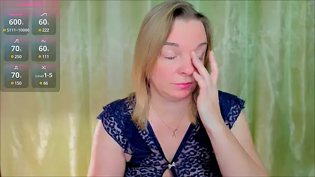 Snapshot of Regina__blue chatting on 02.28.25 Regina blue online show from 02.28.25