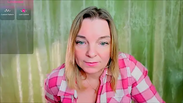 Snapshot of Regina__blue chatting on 03.11.25 Regina blue online show from 03.11.25