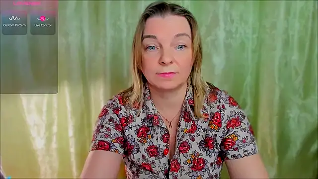 Snapshot of Regina__blue chatting on 03.16.25 Regina blue online show from 03.16.25