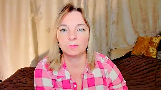 Snapshot of Regina__blue chatting on 10.27.25 Regina blue online show from 10.27.25