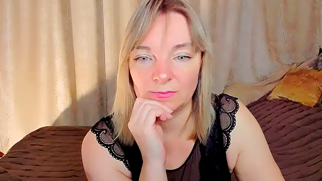 Snapshot of Regina__blue chatting on 11.01.25 Regina blue online show from 11.01.25