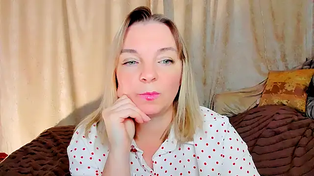 Snapshot of Regina__blue chatting on 12.04.25 Regina blue online show from 12.04.25