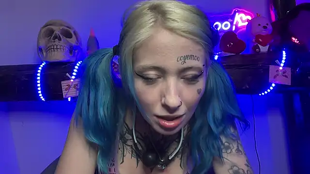 Snapshot of coyemoo chatting on 02.10.25 coyemoo online show from 02.10.25