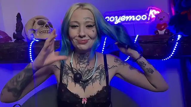 Snapshot of coyemoo chatting on 02.20.25 coyemoo online show from 02.20.25