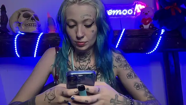 Snapshot of coyemoo chatting on 02.20.25 coyemoo online show from 02.20.25