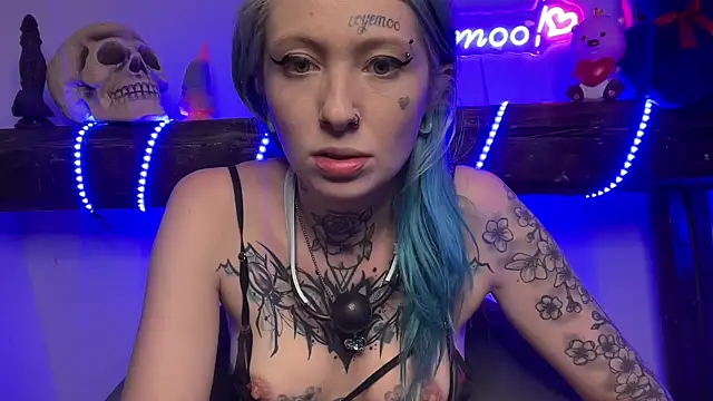 Snapshot of coyemoo chatting on 03.15.25 coyemoo online show from 03.15.25