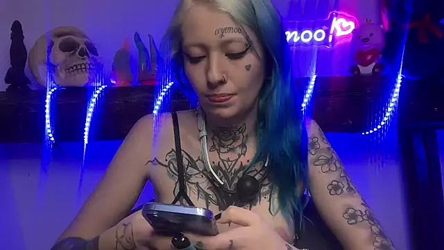 Snapshot of coyemoo chatting on 03.19.25 coyemoo online show from 03.19.25