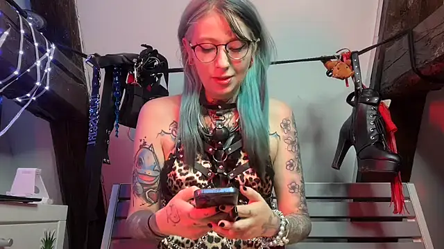 Snapshot of coyemoo chatting on 11.08.25 coyemoo online show from 11.08.25