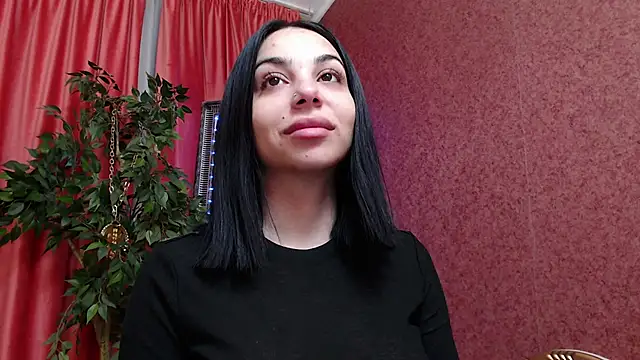 MissJuliax online show from 12.18.25