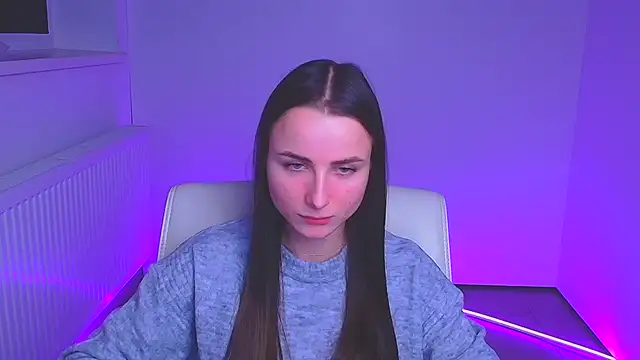 Eva Janee online show from 12.17.24