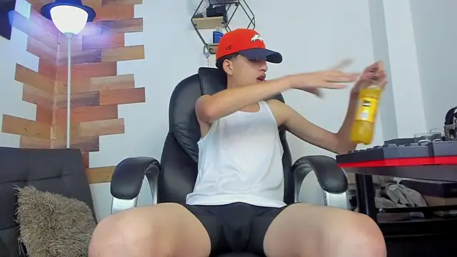 Snapshot of Kenbils chatting on 01.03.25 Kenbils online show from 01.03.25