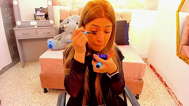 EvaaLovia1 online show from 02.17.25