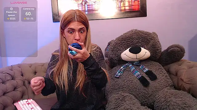 EvaaLovia1 online show from 02.28.25