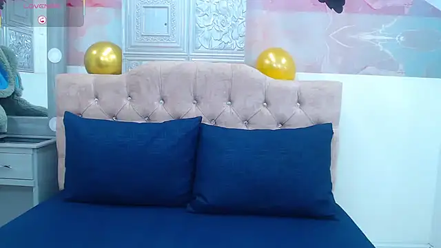 EvaaLovia1 online show from 03.18.25