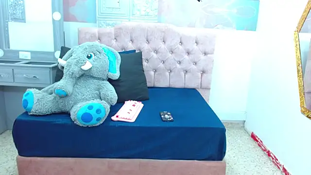 EvaaLovia1 online show from 03.21.25