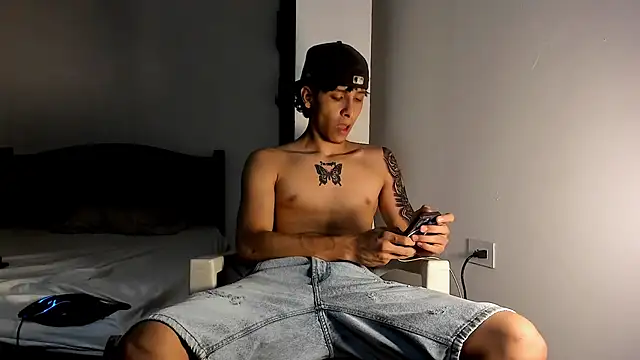 Snapshot of Snakebutterfly chatting on 01.09.25 Snakebutterfly online show from 01.09.25