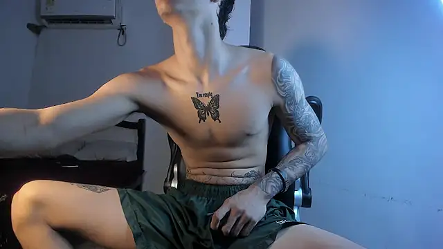 Snapshot of Snakebutterfly chatting on 09.13.25 Snakebutterfly online show from 09.13.25