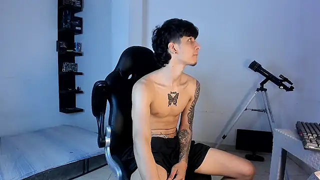 Snapshot of Snakebutterfly chatting on 10.17.25 Snakebutterfly online show from 10.17.25