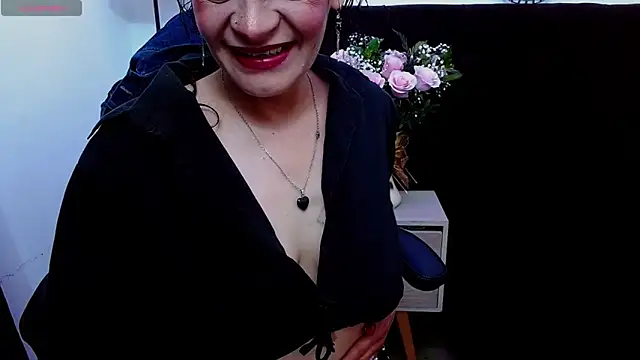 AlexandraJones  online show from 11.02.25