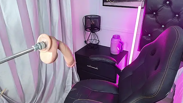 Lizz Tender online show from 01.24.25