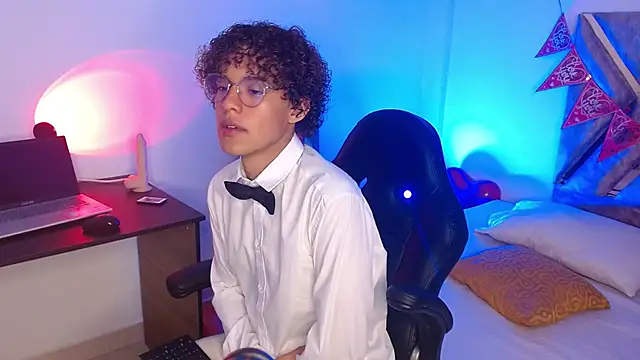 nickolas moon online show from 02.18.25